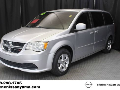 Used 2012 Dodge Grand Caravan SXT FWD image 3