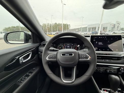 New 2026 Jeep Compass Latitude image 14