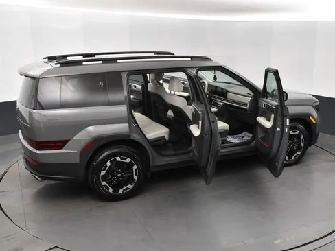 Used 2025 Hyundai Santa Fe SEL FWD image 6