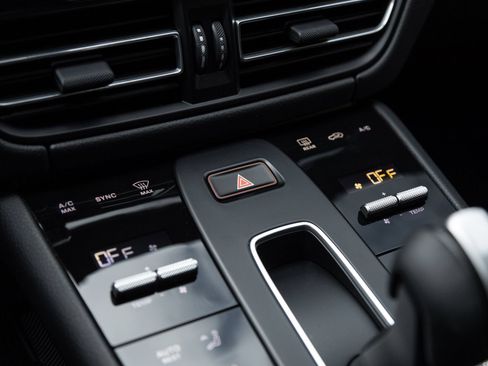 Certified 2026 Porsche Macan AWD/4WD image 25