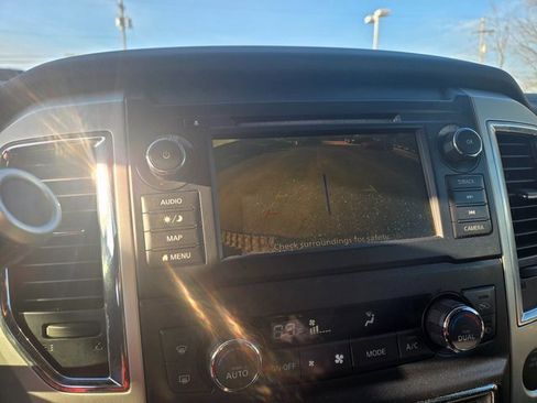 Used 2019 Nissan Titan SV w/ SV Convenience Package image 12