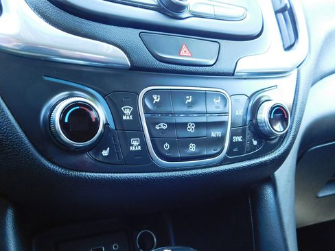 Used 2020 Chevrolet Equinox LT FWD image 19