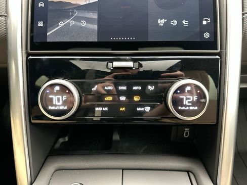 New 2026 Land Rover Discovery Limited Edition AWD/4WD image 21