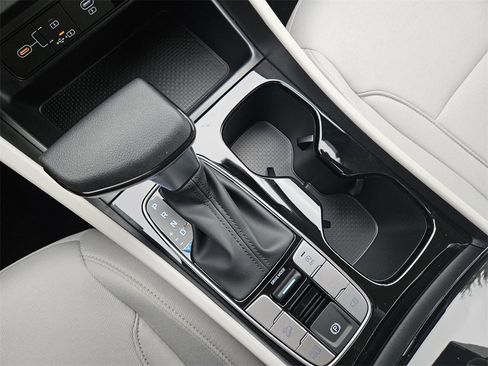 Used 2025 Hyundai Tucson SE image 15