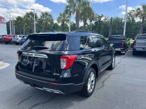 Used 2021 Ford Explorer XLT w/ Equipment Group 202A AWD/4WD image 10