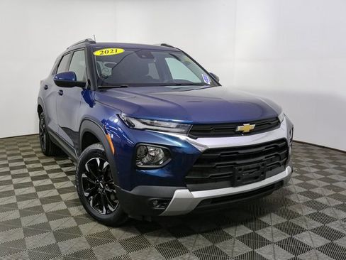 Used 2021 Chevrolet TrailBlazer LT w/ Convenience Package image 3