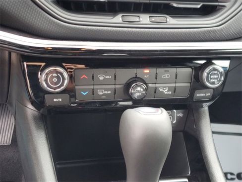 New 2026 Jeep Compass Latitude image 24