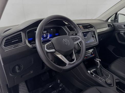 Used 2023 Volkswagen Tiguan SE w/ Panoramic Sunroof Package AWD/4WD image 4