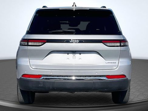 Used 2024 Jeep Grand Cherokee Laredo RWD image 4