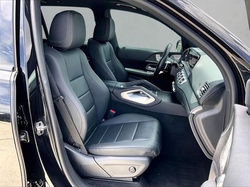 Used 2024 Mercedes-Benz GLS 450 4MATIC image 9