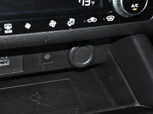 Used 2024 Mitsubishi Outlander SE image 14