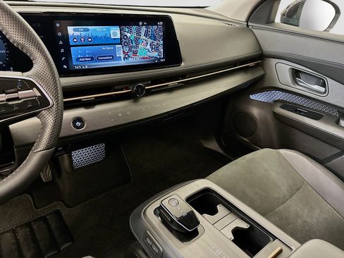 Used 2024 Nissan Ariya AWD image 26