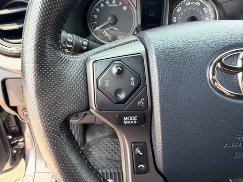 Used 2020 Toyota Tacoma TRD Off-Road w/ TRD Premium Off Road Package AWD/4WD image 25