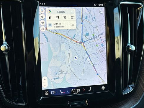 Certified 2022 Volvo XC60 B5 Momentum image 23