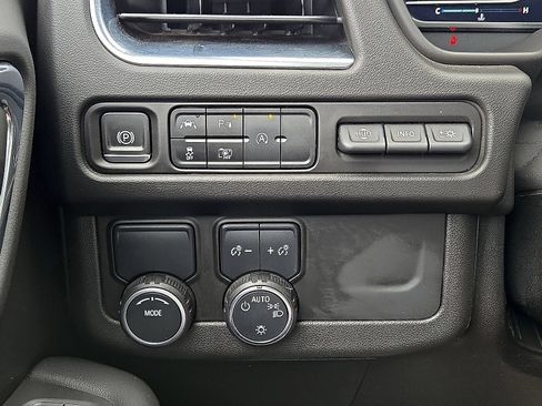 Used 2023 Chevrolet Tahoe High Country RWD image 27