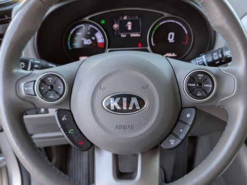 Used 2017 Kia Soul EV image 18