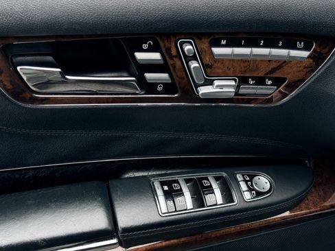 Used 2010 Mercedes-Benz CL 550 4MATIC image 53