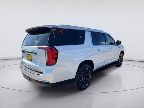 Used 2023 GMC Yukon XL SLT w/ SLT Luxury Package RWD image 3