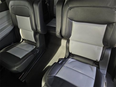 Used 2022 Ford Explorer XLT w/ Equipment Group 202A image 13