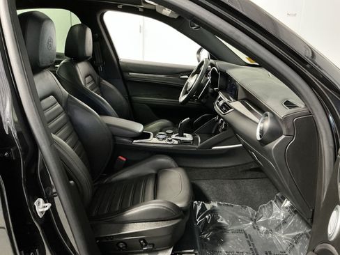 Used 2022 Alfa Romeo Stelvio Quadrifoglio w/ Active Assist Plus Package AWD/4WD image 27