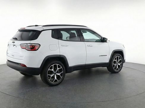 Used 2025 Jeep Compass Limited image 9