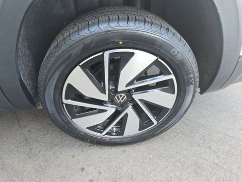 Used 2024 Volkswagen Atlas SE w/ Panoramic Sunroof Package FWD image 26