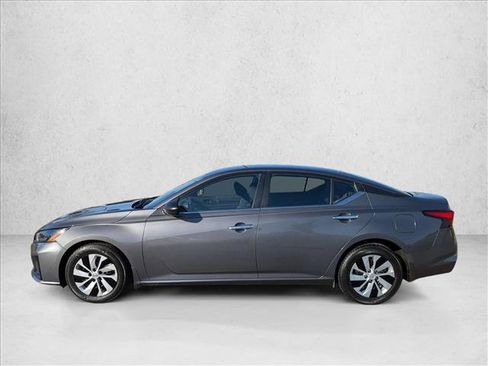 Used 2024 Nissan Altima 2.5 S FWD image 9