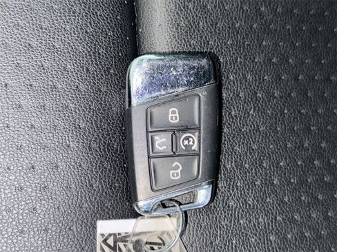 Used 2022 Volkswagen Atlas Cross Sport SE image 28