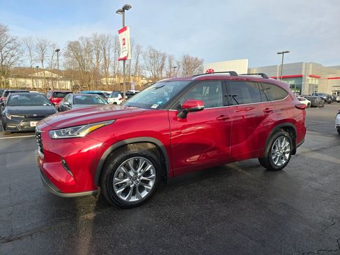 Used 2023 Toyota Highlander Limited AWD/4WD image 3