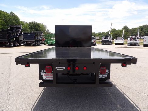 Used 2017 Ford F550 2WD Regular Cab Super Duty image 6