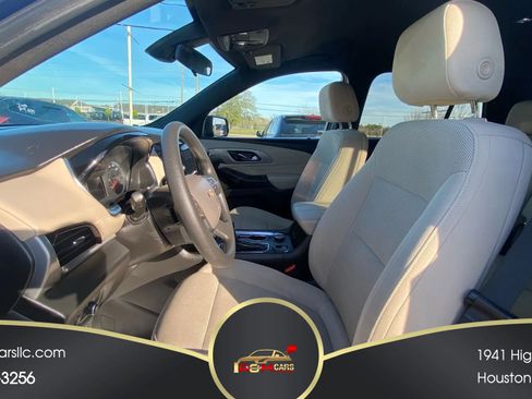 Used 2022 Chevrolet Traverse LS FWD image 4