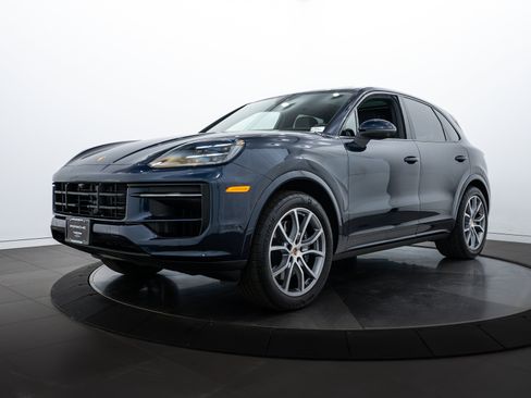 Certified 2025 Porsche Cayenne image 1