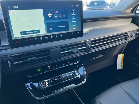 New 2026 Lincoln Corsair Premiere image 11