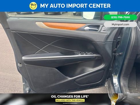 Used 2019 Lincoln MKC Reserve AWD/4WD image 9