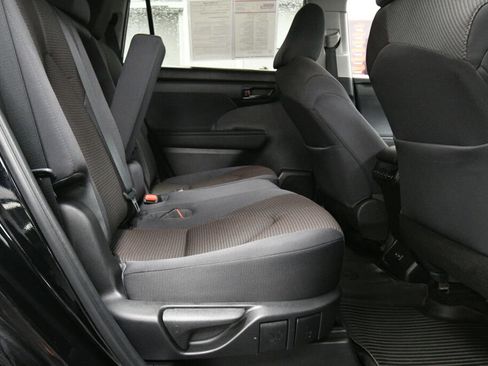 Used 2023 Toyota Highlander L image 23