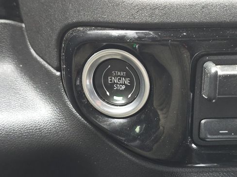 Used 2022 Chevrolet Silverado 1500 LT w/ Z71 Off-Road Package image 32