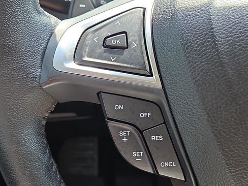 Used 2018 Ford Edge Titanium w/ Technology Package FWD image 21