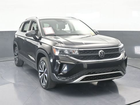 Used 2024 Volkswagen Taos SE image 9