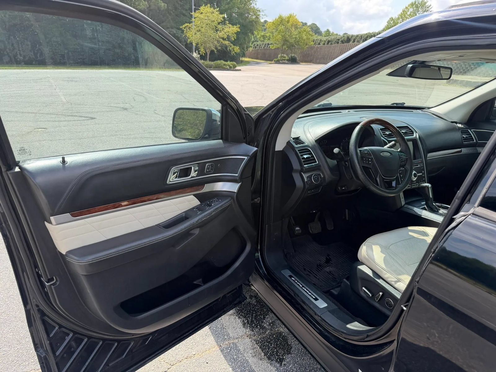 Used 2016 Ford Explorer Platinum AWD/4WD image 19