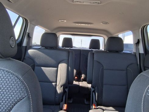 Used 2023 GMC Acadia SLE w/ Driver Convenience Package image 11