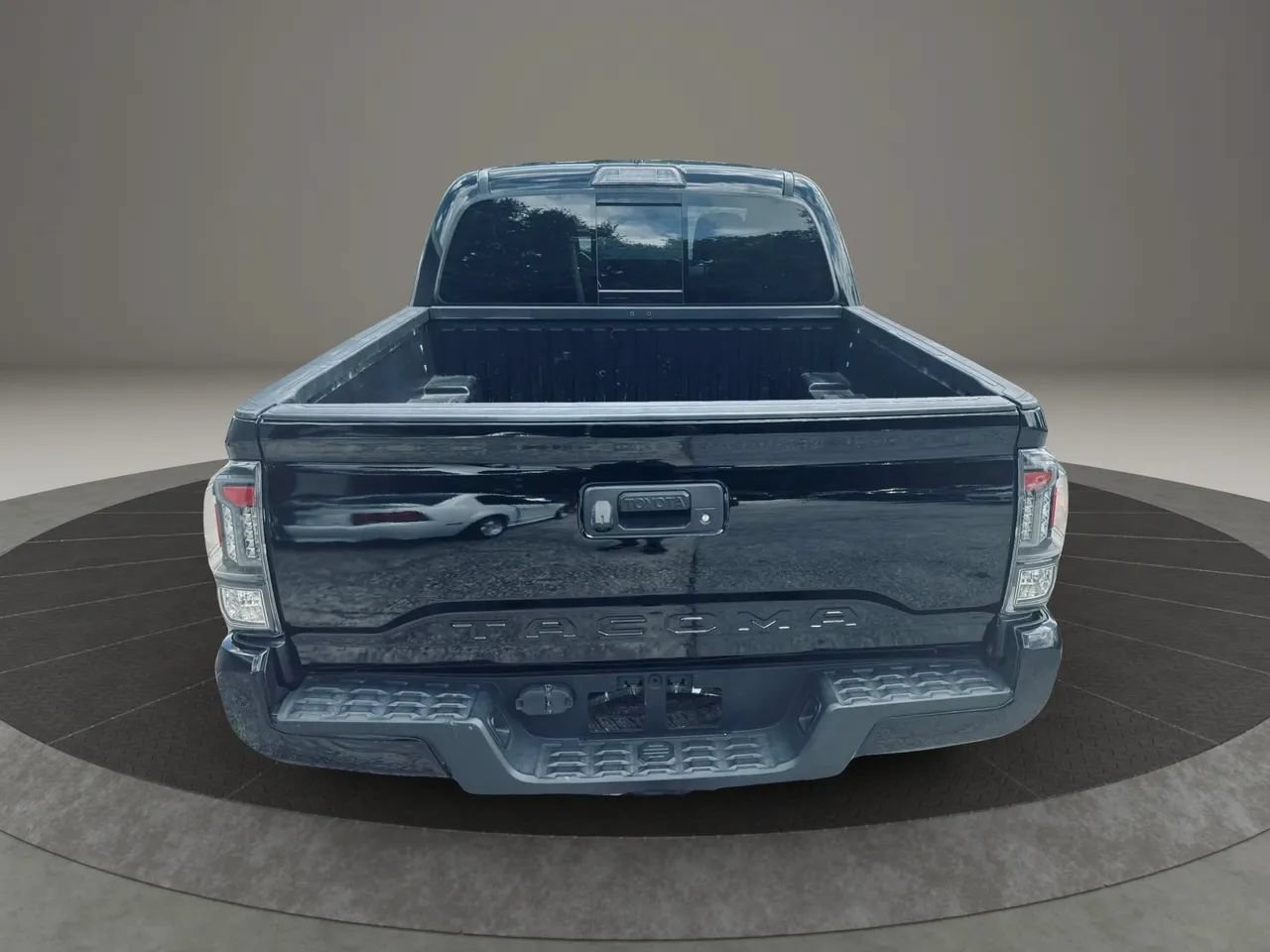 Used 2018 Toyota Tacoma TRD Sport RWD image 4