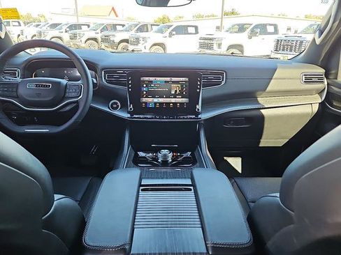 Used 2024 Jeep Wagoneer Series II w/ Convenience Group I image 10