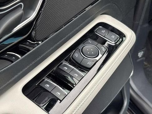 New 2026 Lincoln Aviator AWD w/ Jet Appearance Package image 23