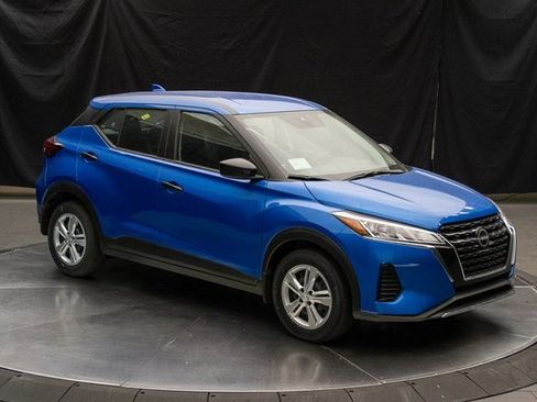 New 2025 Nissan Kicks Play S image 2