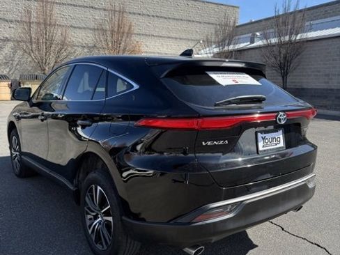 Certified 2022 Toyota Venza LE image 4