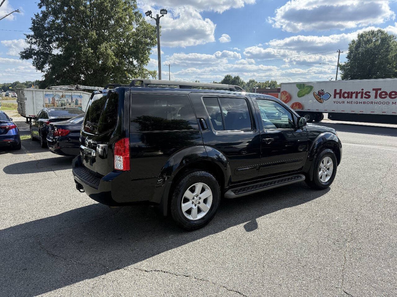 Used 2012 Nissan Pathfinder SV AWD/4WD image 5
