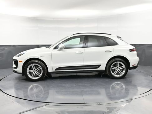 Certified 2022 Porsche Macan AWD/4WD image 2