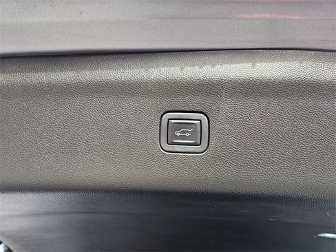 Used 2024 Buick Enclave Premium image 12