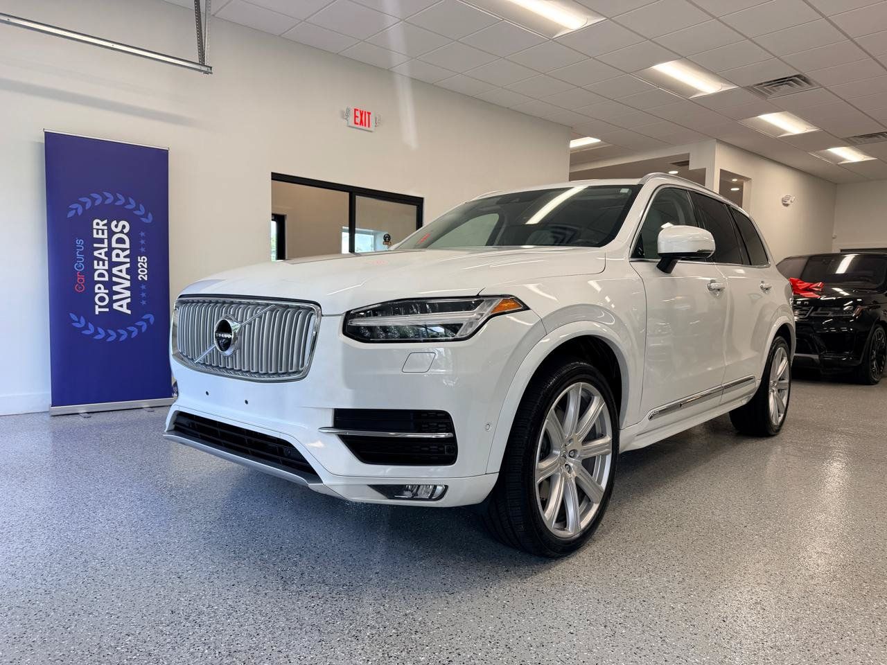 Used 2017 Volvo XC90 T6 Inscription w/ Vision Package AWD/4WD image 3