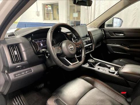 Certified 2024 Nissan Pathfinder SL w/ SL Premium Package AWD/4WD image 8